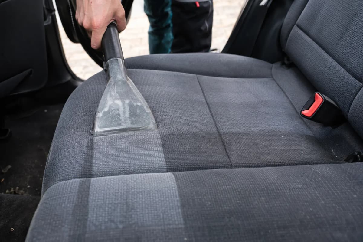 Professionele autobekleding reiniging